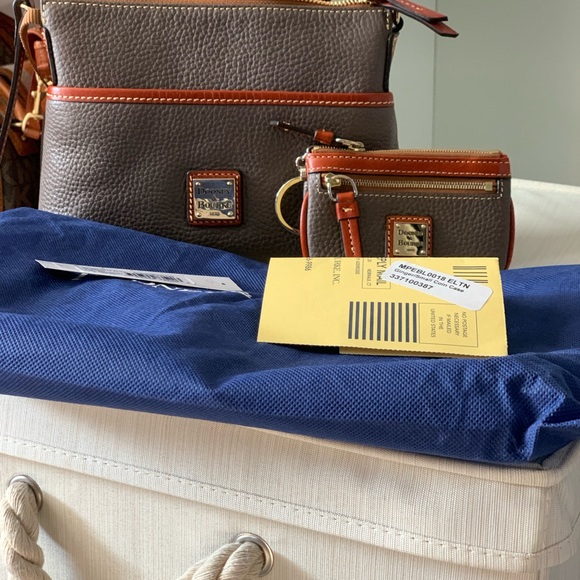 EUC Dooney and Bourke Ginger Crossbody and Matching Coin Purse - Picture 2 of 8